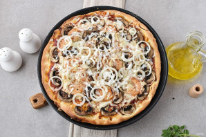 Пицца с креветками и грибами