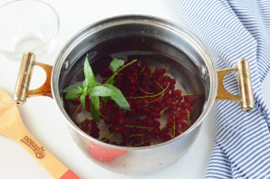 Компот из красной смородины