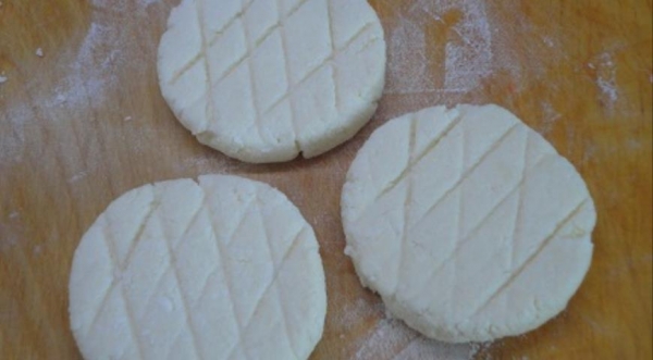 Творожники с ванильно-сливочным соусом, пошаговый рецепт с фото