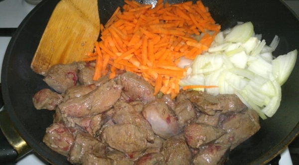 Куриная печень с овощами в сливках, пошаговый рецепт с фото Куриная печень с овощами в сливках, пошаговый рецепт с фото