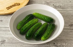 Быстрые малосольные огурцы в пакете