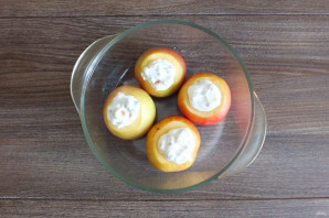 Яблоки запеченные в духовке со сметаной Яблоки запеченные в духовке со сметаной