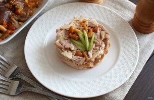 Салат с мясом и маринованными грибами Салат с мясом и маринованными грибами