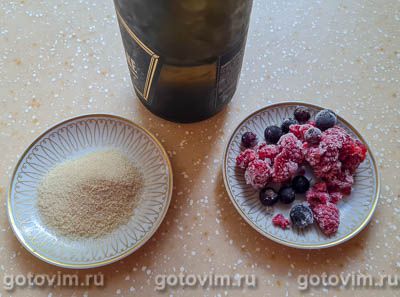 Желе из шампанского и ягод Желе из шампанского и ягод