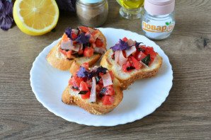 Брускетта с хамоном