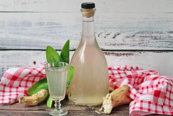 Хреновуха на самогоне с медом Хреновуха на самогоне с медом