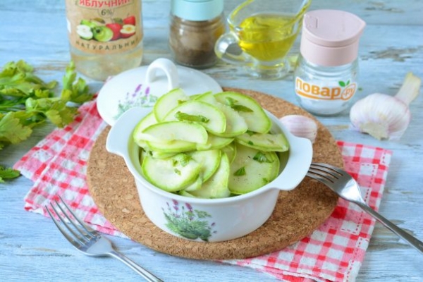Быстрая засолка кабачков в пакете Быстрая засолка кабачков в пакете