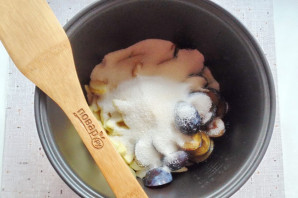 Варенье из яблок и слив в мультиварке