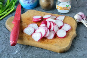 Салат с брокколи и редисом Салат с брокколи и редисом