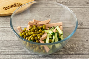 Салат с картофелем фри