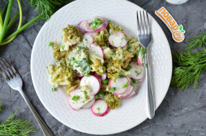 Салат с брокколи и редисом Салат с брокколи и редисом