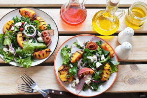 Салат с персиками Салат с персиками