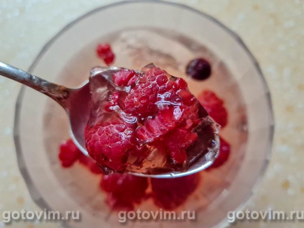 Желе из шампанского и ягод Желе из шампанского и ягод