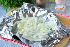 Рыба запеченная с чесноком в духовке