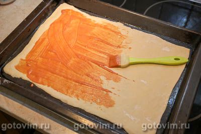 Пицца из готового теста с колбасой и картофельным пюре