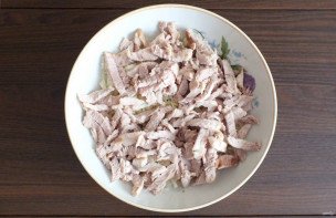 Салат с мясом и маринованными грибами Салат с мясом и маринованными грибами