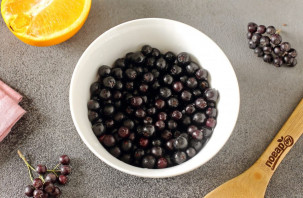 Компот из черноплодной рябины с апельсином Компот из черноплодной рябины с апельсином