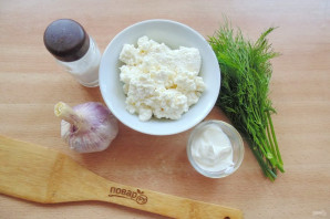 Творожный соус с чесноком и зеленью
