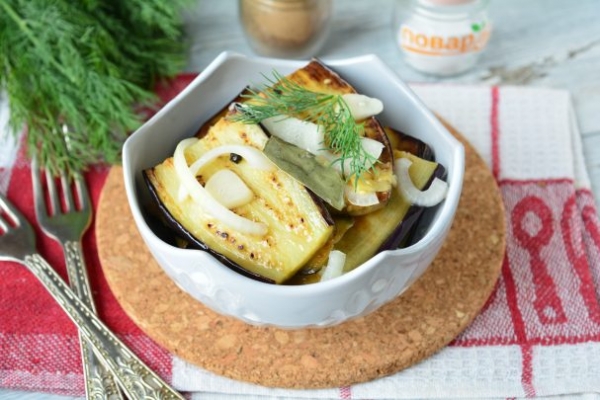 Маринованные баклажаны с чесноком и луком Маринованные баклажаны с чесноком и луком