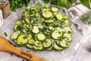 Малосольные огурцы в вакууме