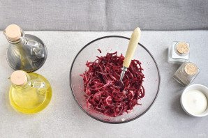 Салат со свежей свеклой