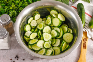 Малосольные огурцы в вакууме