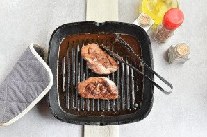 Утиные грудки под соусом Утиные грудки под соусом