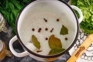 Маринованная свекла с ботвой