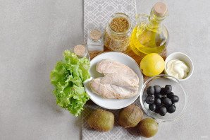 Салат с киви и курицей