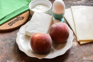 Слойки с творогом и персиками Слойки с творогом и персиками