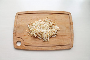 Хреновуха на самогоне с медом Хреновуха на самогоне с медом