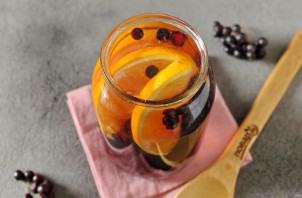 Компот из черноплодной рябины с апельсином Компот из черноплодной рябины с апельсином