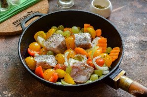 Рыба тушеная с виноградом