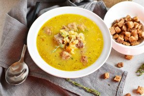 Гороховый суп на мясном бульоне Гороховый суп на мясном бульоне