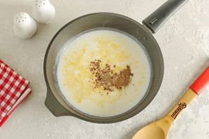 Фрикадельки в соусе "Бешамель"