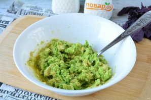 Брускетты с рыбой и авокадо Брускетты с рыбой и авокадо