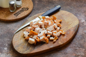 Салат с копченой курицей и огурцом Салат с копченой курицей и огурцом