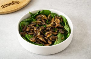 Салат с грибами шампиньонами жареными Салат с грибами шампиньонами жареными