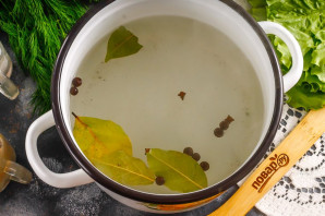 Маринованная свекла с ботвой