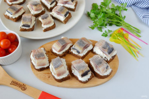 Канапе с сельдью Канапе с сельдью