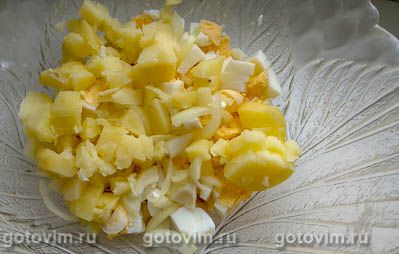 Салат «Гурман» с копченым кальмаром Салат «Гурман» с копченым кальмаром