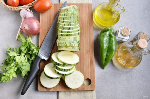 Салат из кабачков и помидоров Салат из кабачков и помидоров