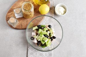 Салат с киви и курицей