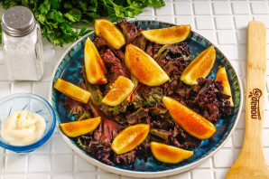 Салат с инжиром и моцареллой