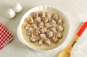 Фрикадельки в соусе "Бешамель"