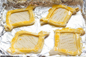 Слойки с творогом и персиками Слойки с творогом и персиками