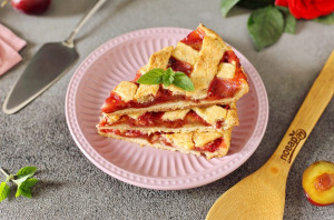 Кростата со сливами Кростата со сливами