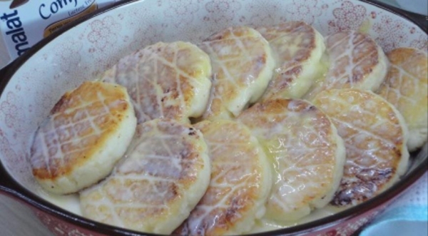 Творожники с ванильно-сливочным соусом, пошаговый рецепт с фото