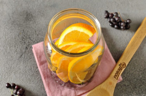 Компот из черноплодной рябины с апельсином Компот из черноплодной рябины с апельсином