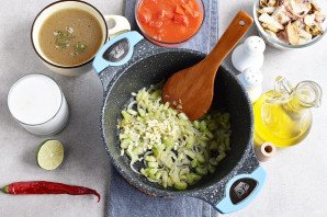 Суп из коктейля морепродуктов Суп из коктейля морепродуктов